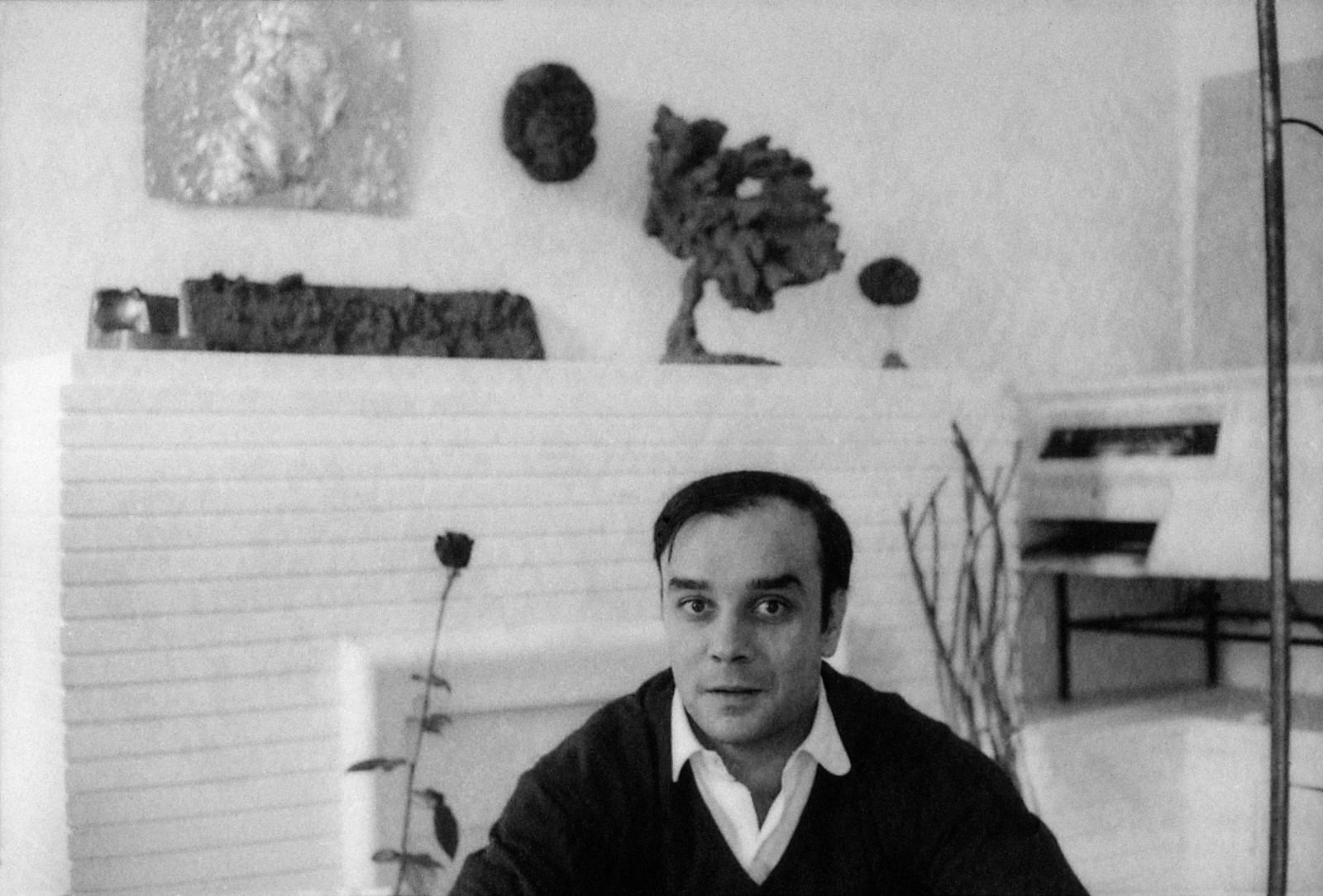 Yves Klein in his studio with his works (MG 5, RE 7, SE 33, SE 72)