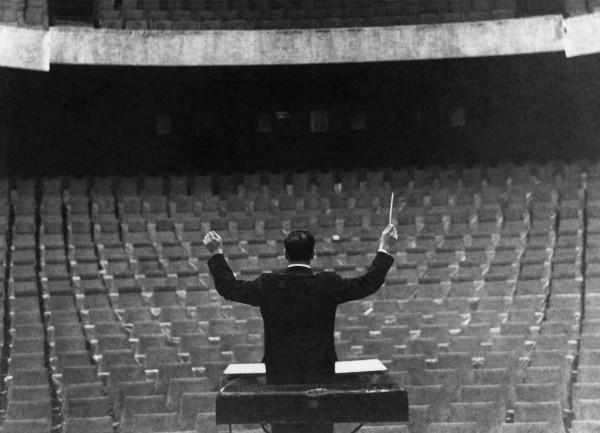 Yves Klein as a conductor in the Gelsenkirchen’s Opera-Theater