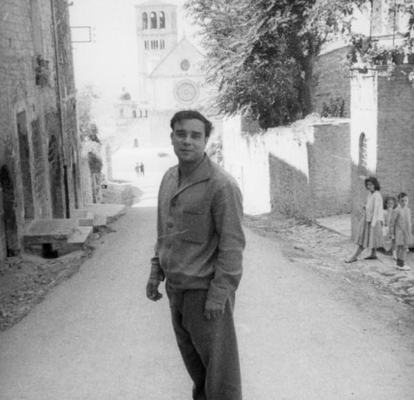 Yves Klein in the streets of Assisi