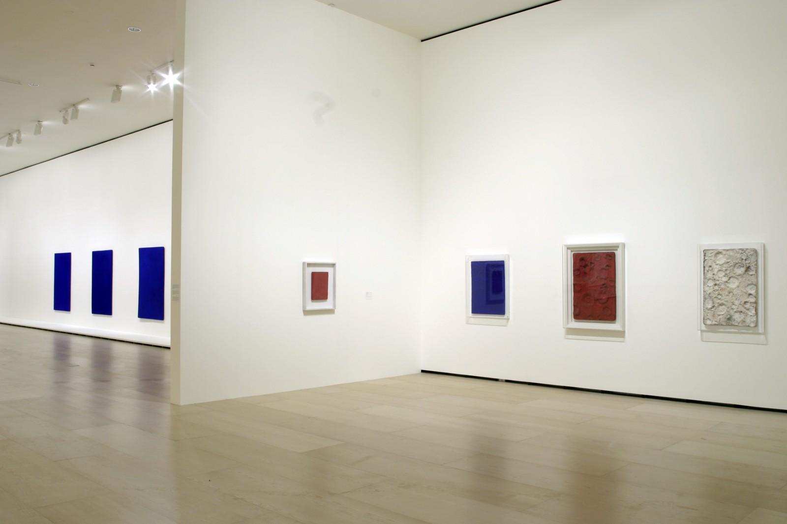 Vue de l'exposition "Yves Klein", Guggenheim Museum Bilbao, 2005