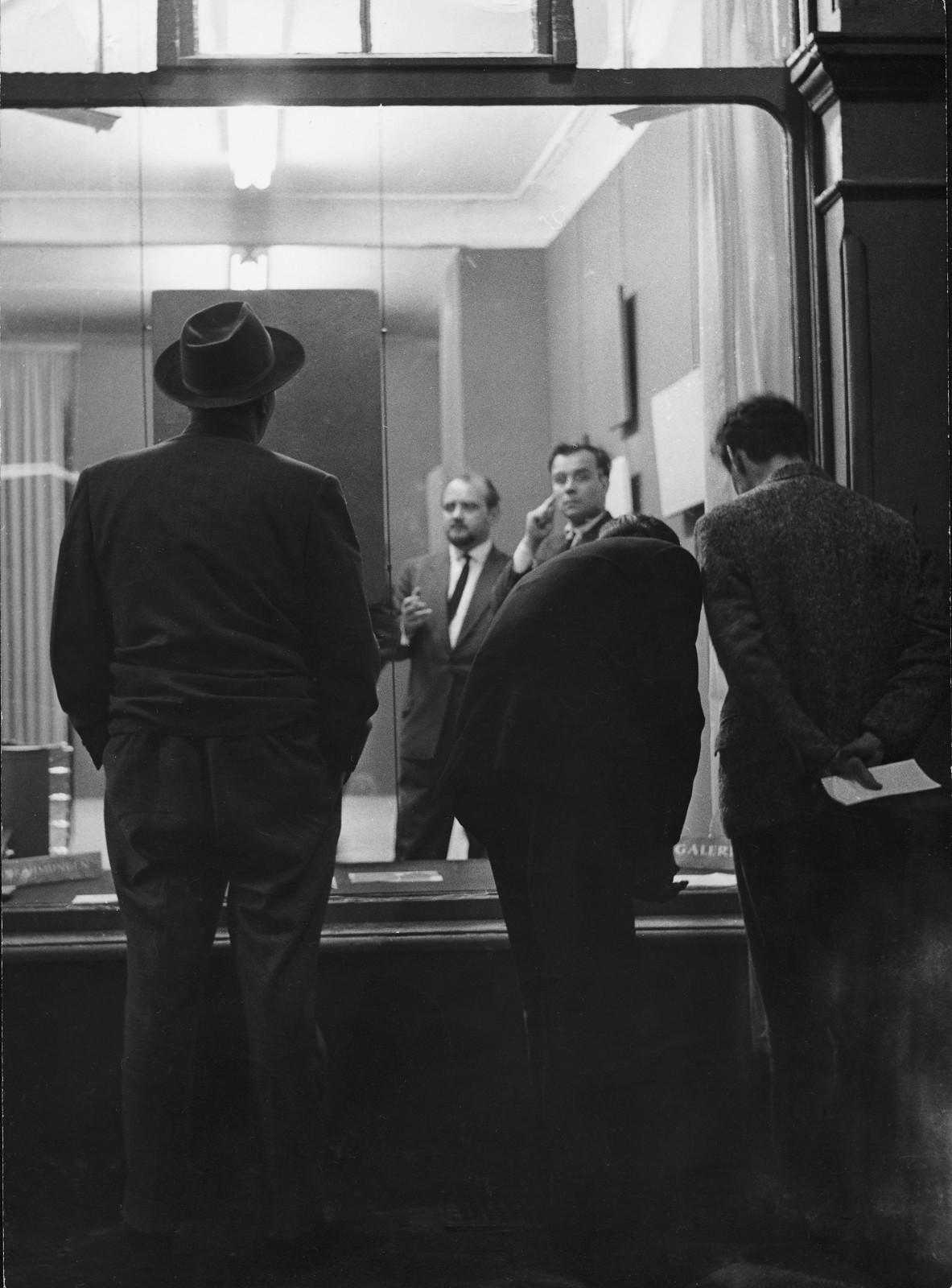 Opening of the exhibition "Yves Propositions Monochromes », Schmela Gallery, Düsseldorf, 1957