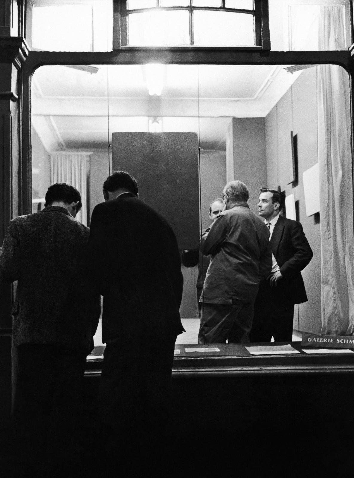 Opening of the exhibition "Yves Propositions Monochromes », Schmela Gallery, Düsseldorf, 1957