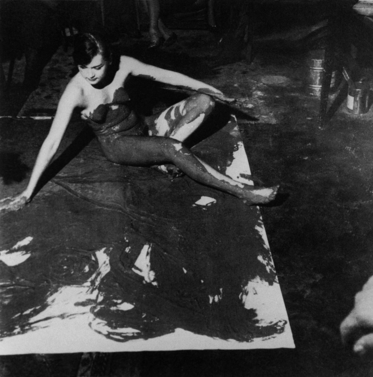 Première expérience des "pinceaux vivants", appartement de Robert Godet, île saint-Louis, Paris, 1958