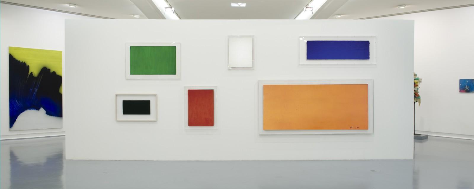 Vue de l'exposition, "La couleur en avant", MAMAC, 2011, (IKB 44, M 33, M 34, M 60, M 75, M 78)