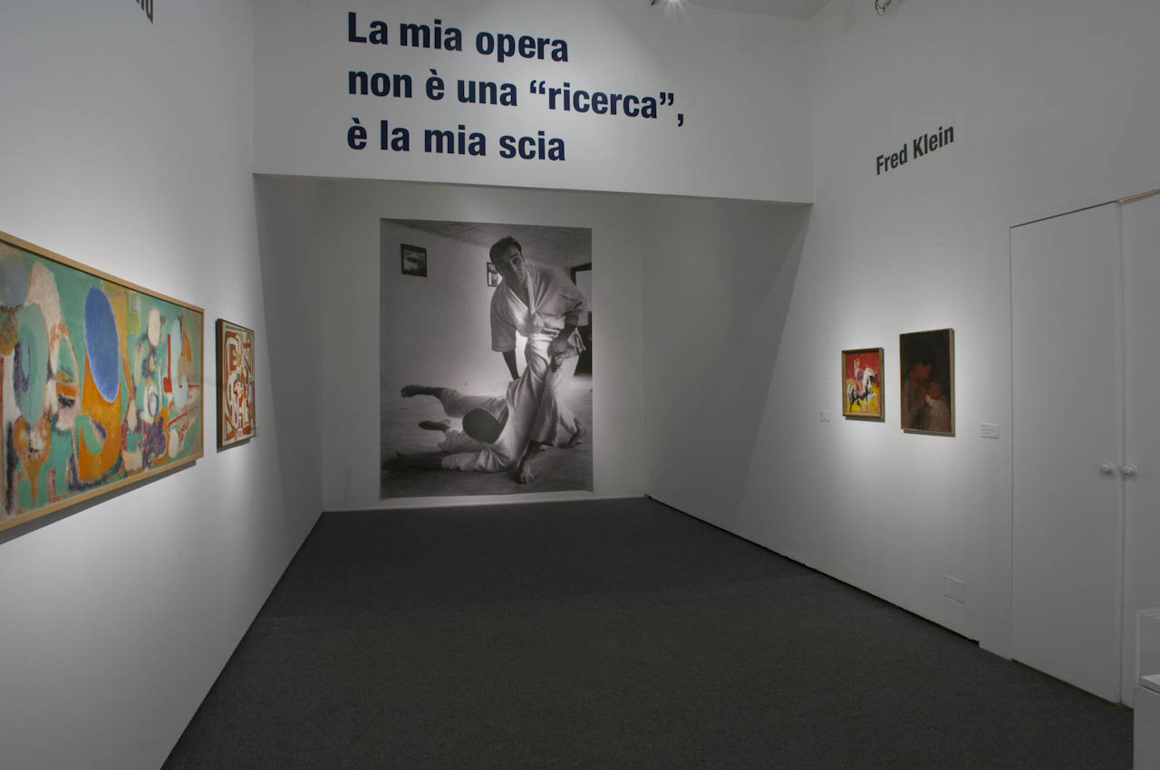 Vue de l'exposition "Yves Klein Judo Teatro Corpo e Visioni", Palazzo Ducale - Fondazione per la Cultura, Gênes, Italie, 2012