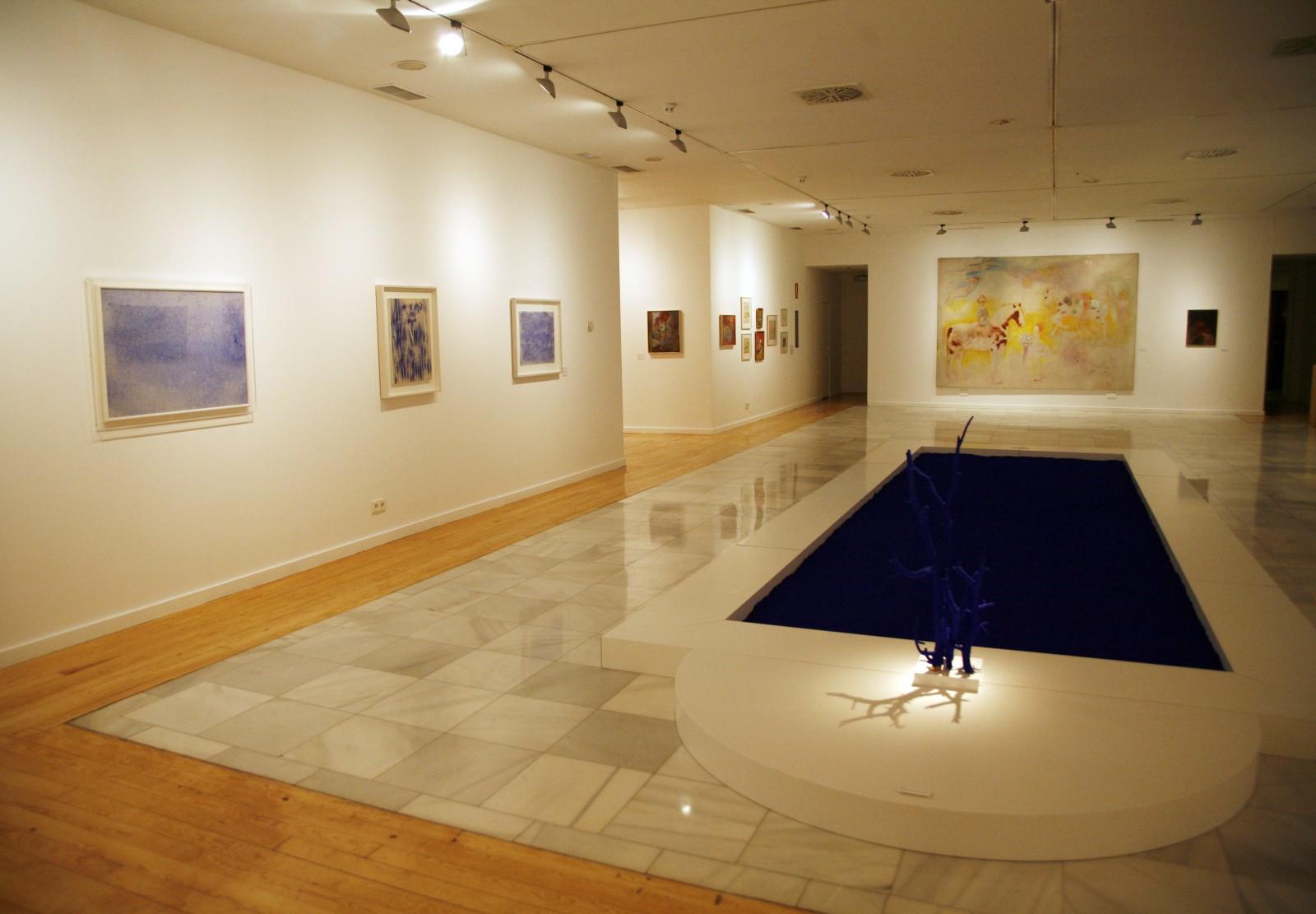 Vue de l'exposition, "Marie Raymond - Yves Klein Herencias", Círculo de Bellas Artes, 2009