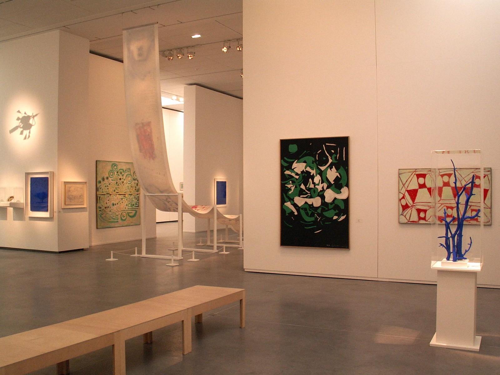 Vue de l'exposition, "Marie Raymond - Yves Klein", Musée des Beaux-Arts d'Angers, 2004