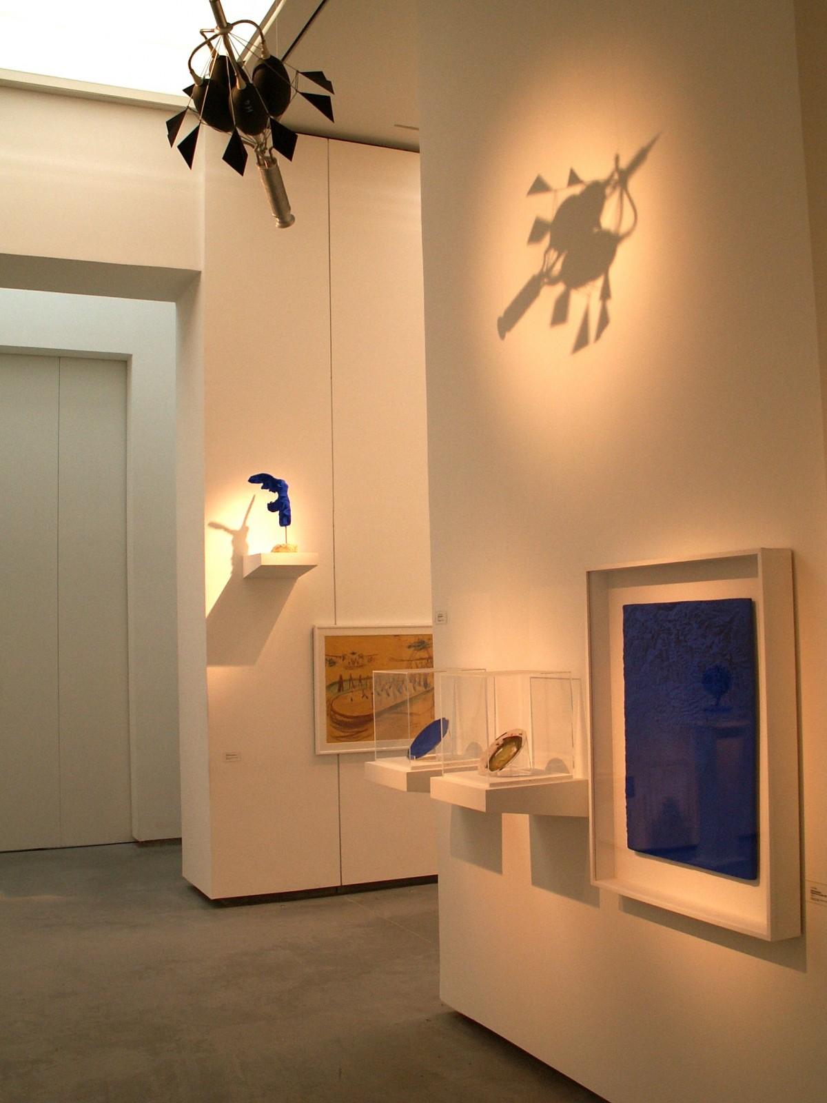 View of the exhibition, "Marie Raymond - Yves Klein", Musée des Beaux-Arts d'Angers, 2004