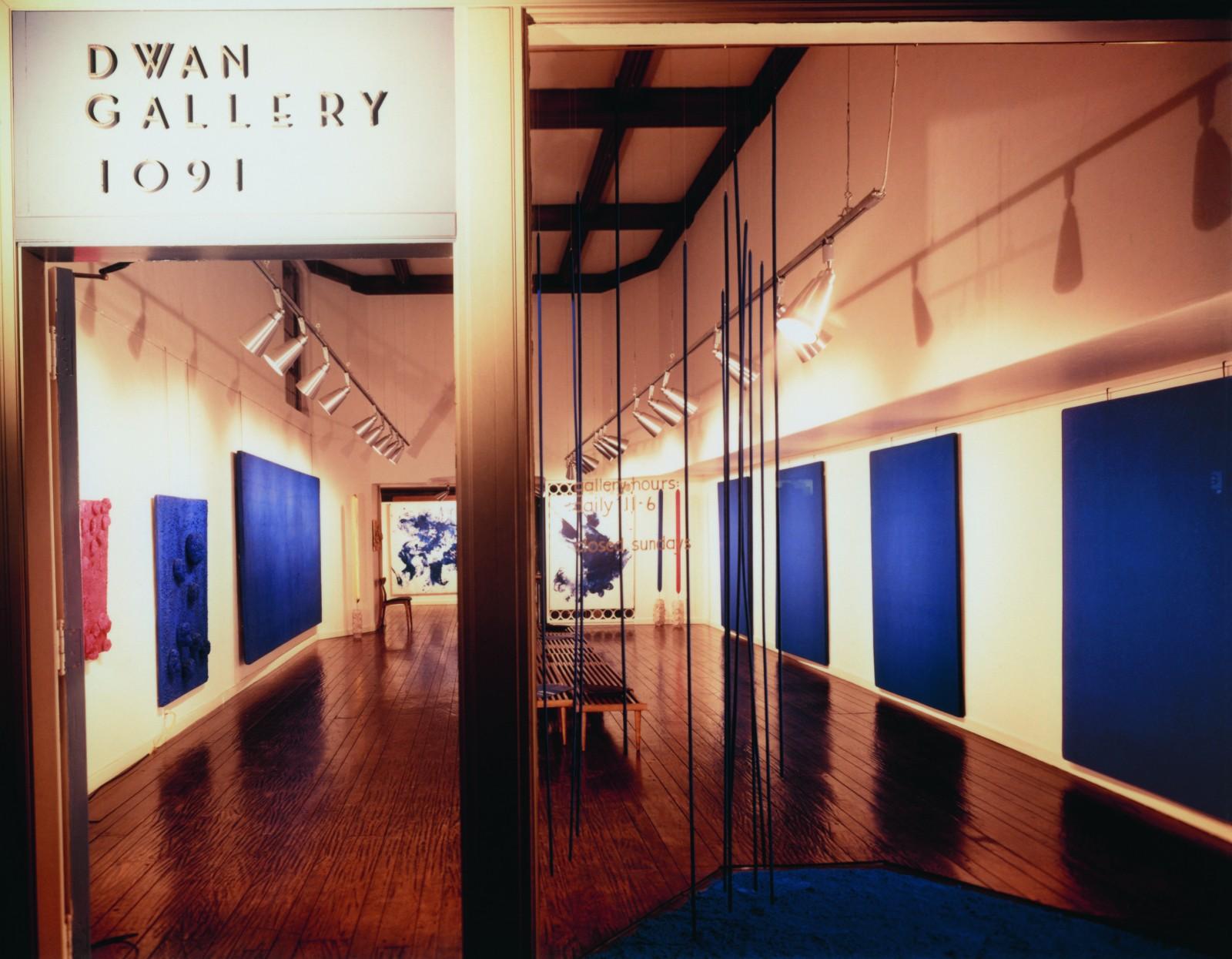 View of the exhibition "Yves Klein le Monochrome", Dwan Gallery, Los Angeles, 1961