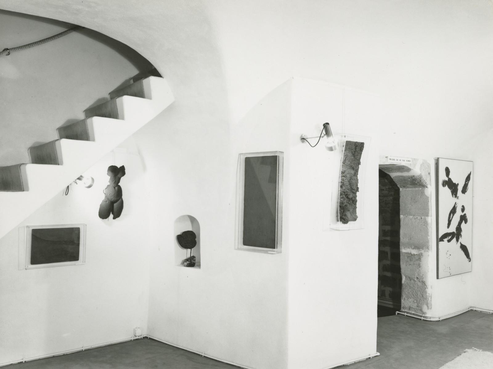 Vue de l'exposition, "Yves Klein", Galerie Karl Flinker, 1973