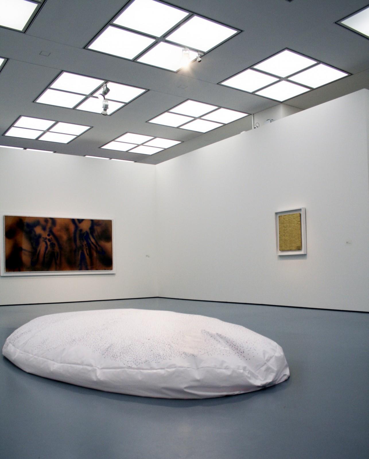 View of the exhibition, "Zero - Internationale Künstler-Avantgarde der 50er/60er Jahre", Museum Kunstpalast, 2006 (FC 1, MG 11)
