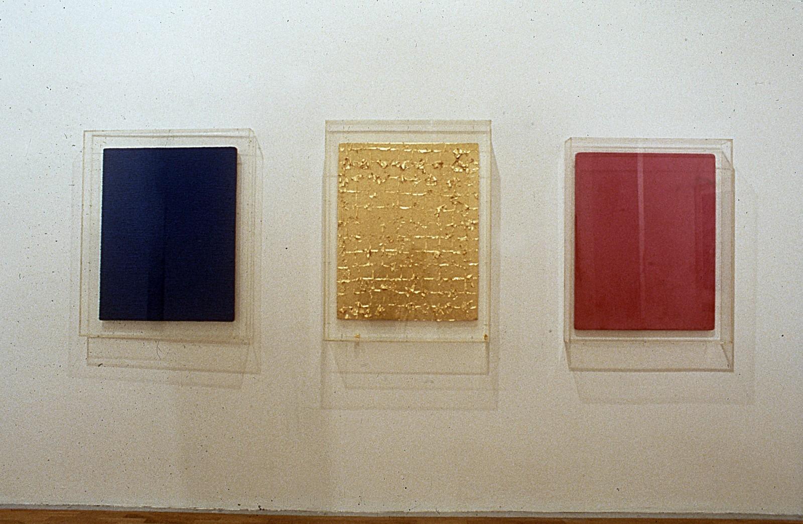 Vue de l'exposition "La Couleur seule : l'expérience du monochrome", Musée Saint-Pierre art contemporain, 1988 (IKB 68, MG 8, MP 19)