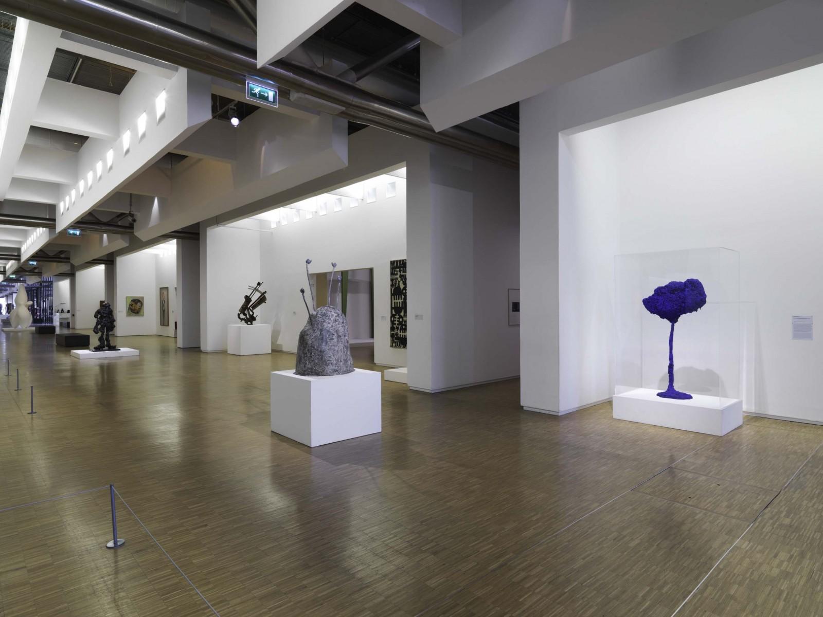 Vue de l'exposition "L'oeil écoute"  Présentation des collections modernes ( 1905-1965), Musée national d’art moderne – Centre de création industrielle, niveau 5 . Centre Pompidou, Paris. 2015-2018.