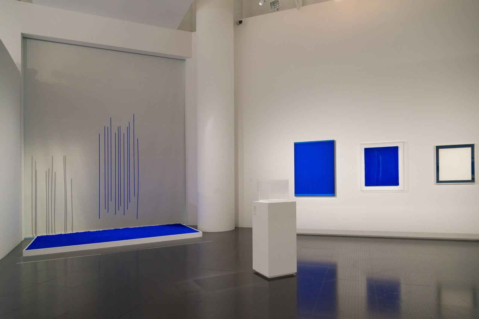 View of the exhibition "The Sky as a Studio. Yves Klein and his contemporaries"