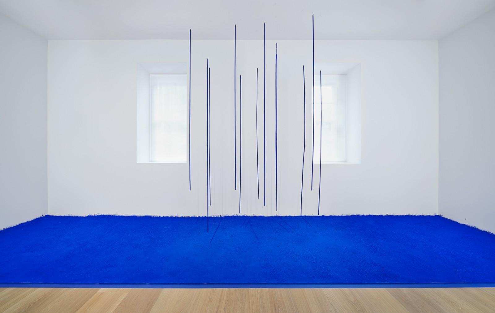 Vue de l'exposition "Audible Presence : Lucio Fontana Yves Klein Cy Twombly", Dominique Lévy Gallery, 2013 (S 36, PIG 1)