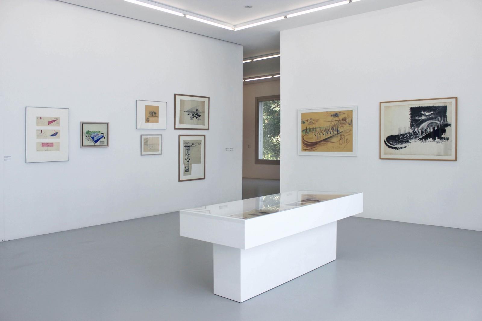 Vue de l'exposition "Yves Klein  Claude Parent  Le mémorial Projet d'architecture", Espace de l'Art Concret, 2013
