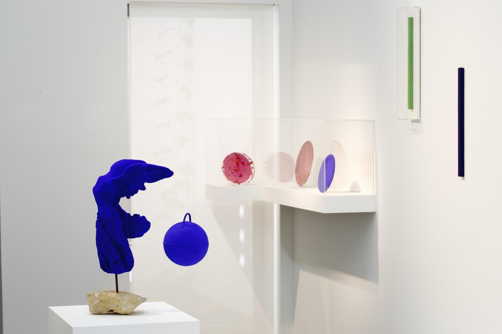 View of the exhibition "Yves Klein - Intimo", Galería Cayón, 2015