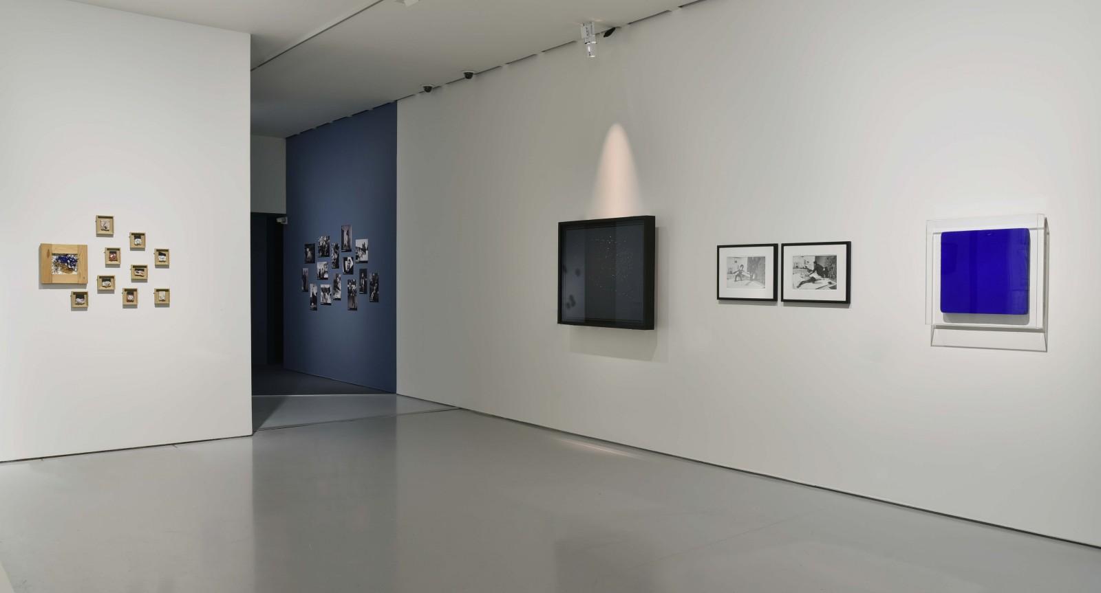 Vue de l'exposition "Archéologie du présent", Musée d'art moderne et contemporain, 2016 (IKB SN 24)