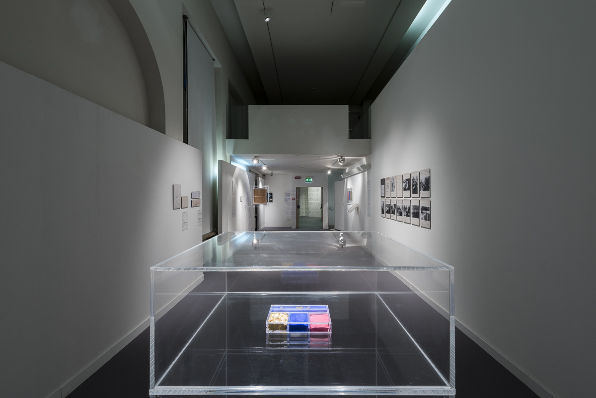 Vue de l'exposition, "Spazi dellAnima: Yves Klein e la devozione a Santa Rita da Cascia", Musée Carlo Bilotti, Orangerie de la Villa Borghes, 2015
