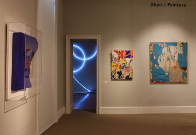 View of the exhibition "Bleu, jaune, rouge : la couleur libérée", Musée de Tessé, 2015 (IKB 160 C)