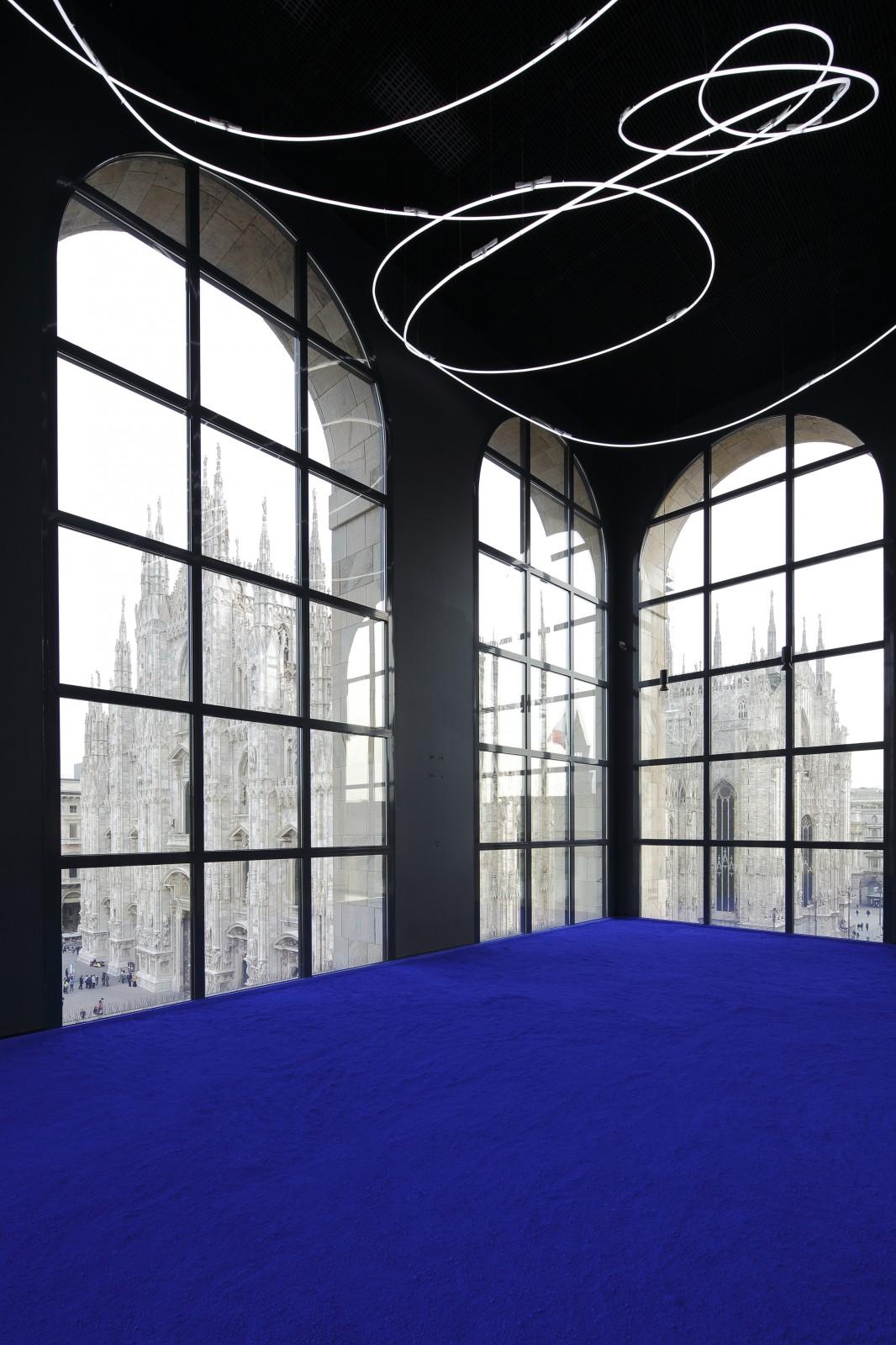 Vue de l'exposition "Yves Klein Lucio Fontana Milano Parigi 1957-1962", Museo del Novecento, 2014
