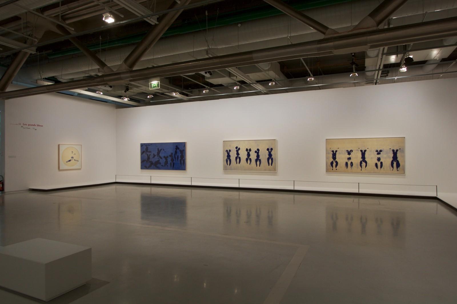 Vue de l'exposition, "Yves Klein Corps, couleur, immatériel", Centre Georges Pompidou, 2006