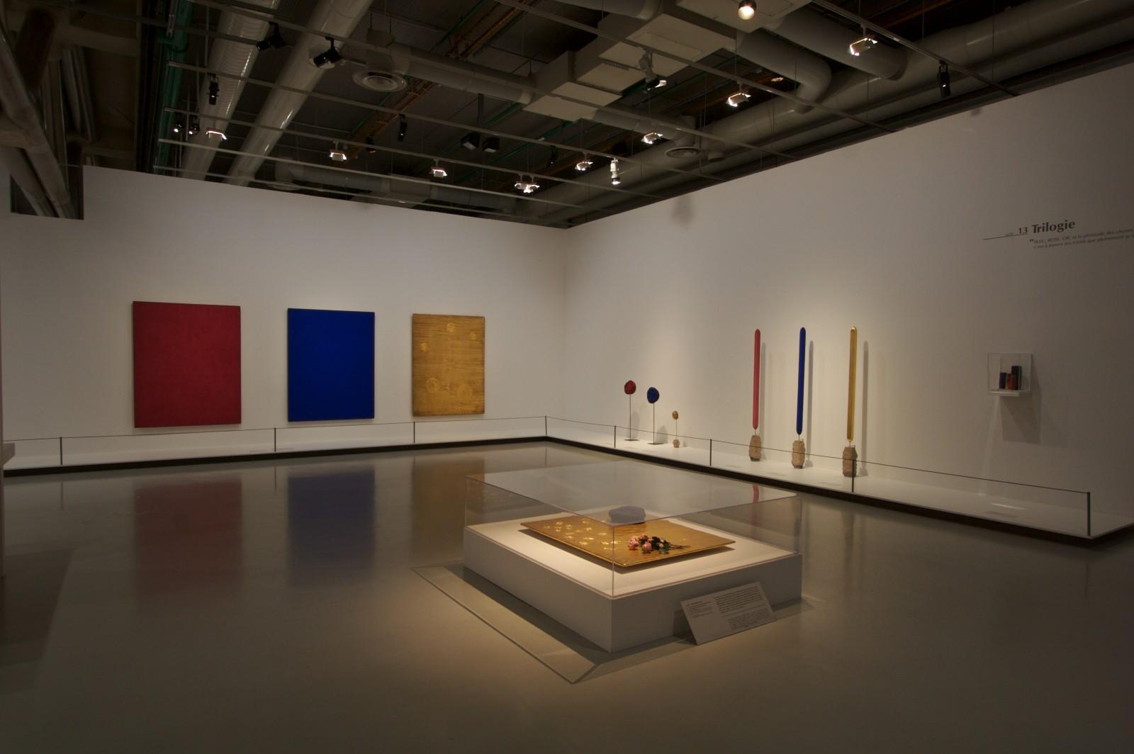 Vue de l'exposition, "Yves Klein Corps, couleur, immatériel", Centre Georges Pompidou, 2006