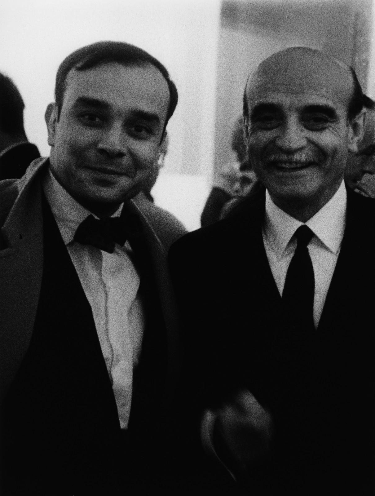 Yves Klein and Lucio Fontana during the opening of the exhibition “Yves Klein Propositions Monochromes”, Galerie Rive Drote