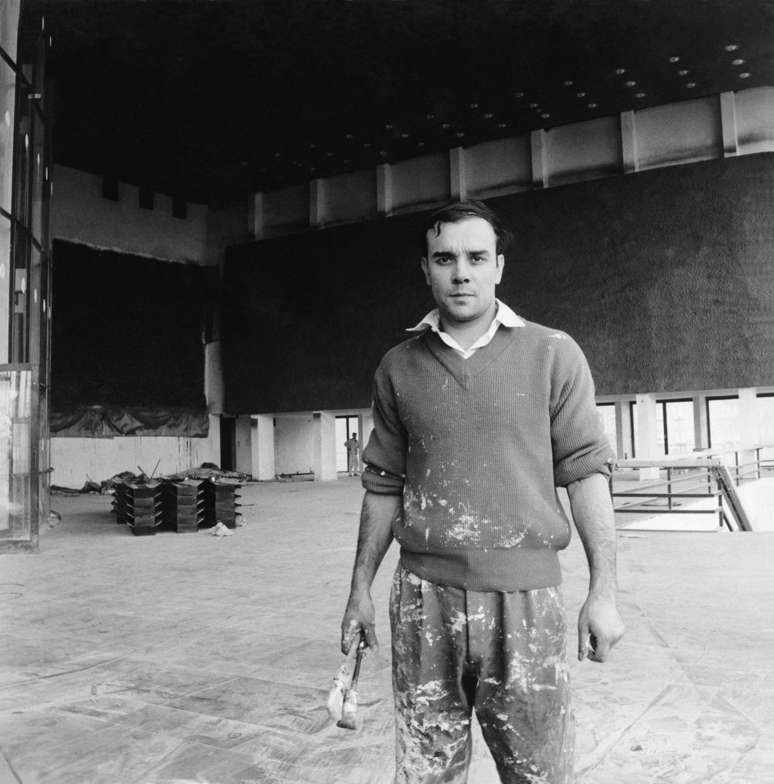 Yves Klein sur le chantier de l'Opéra-théâtre de Gelsenkirchen