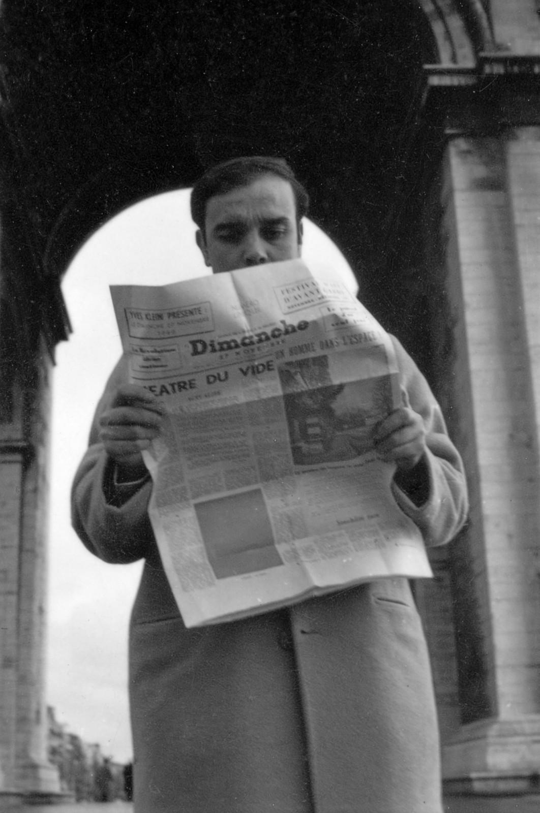 Publication of "Dimanche 27 novembre, le journal d'un seul jour", an artistic event by Yves Klein as part of the Festival d'Art d'Avant-Garde (Avant-Garde Art Festival).