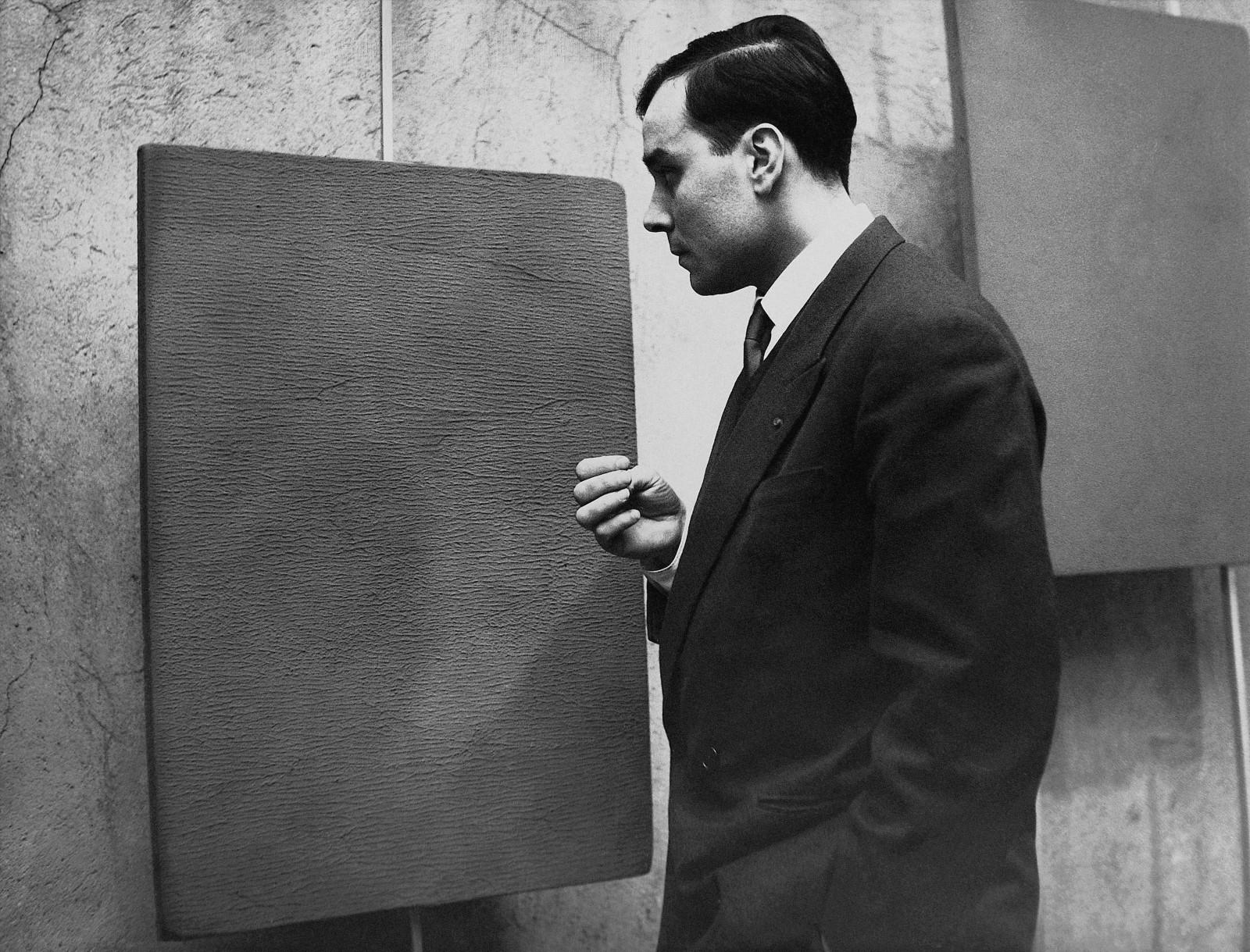 Yves Klein during his exhibition "Yves Klein: Proposte monocrome, epoca blu", Galleria Apollinaire