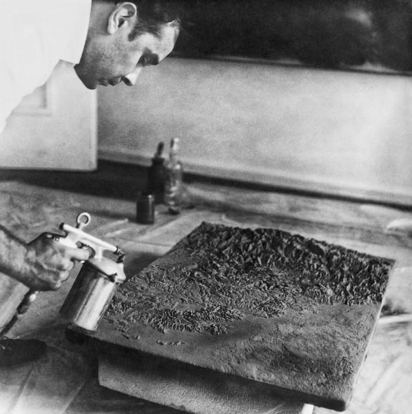 Yves Klein realizing a Planetary Relief (RP 10)