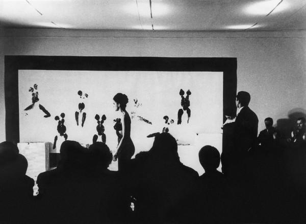 Présentation des "Anthropométries de l'Époque Bleue" à la Galerie Internationale d'Art Contemporain