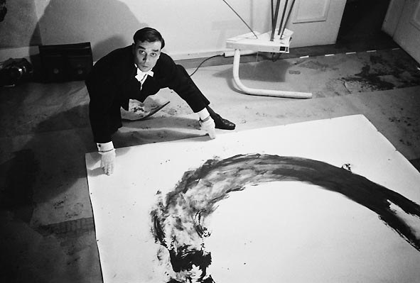 Yves Klein realizing an Anthropometry in his studio (ANT 111)