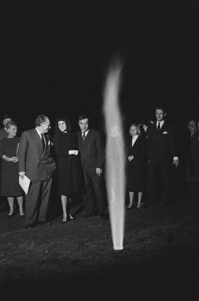 Paul Wember, Rotraut Uecker and Yves Klein in front of "Column of Fire" during the exhibition "Yves Klein Monochrome und Feuer" at the Museum Haus Lange