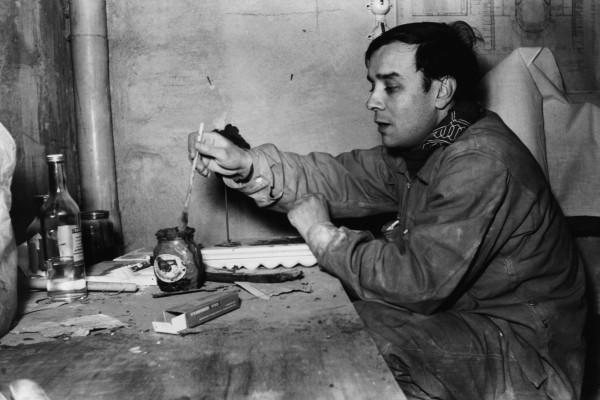 Yves Klein sur le chantier de l'Opéra-théâtre de Gelsenkirchen