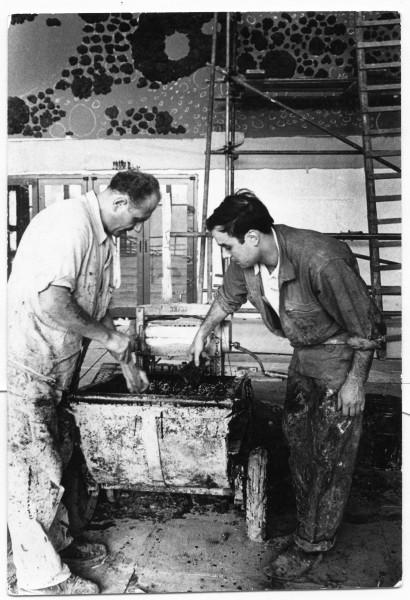 Yves Klein sur le chantier de l'Opéra-théâtre de Gelsenkirchen