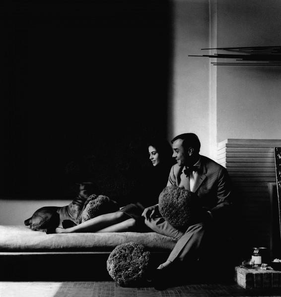 Portrait d'Yves Klein et de Rotraut dans leur appartement