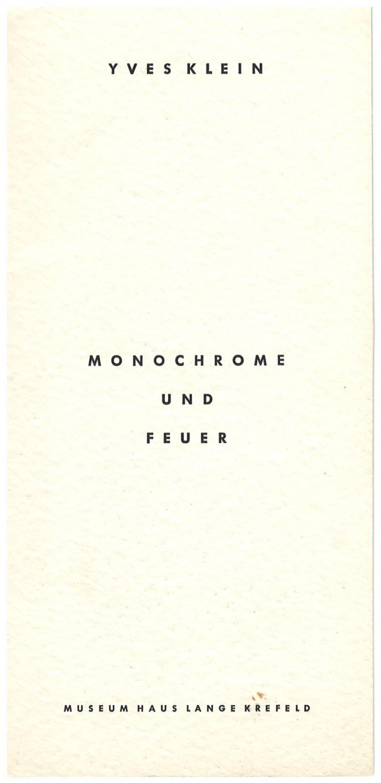 Carton d'invitation à l'exposition "Yves Klein Monochrome und Feuer" au Museum Haus Lange de Krefeld