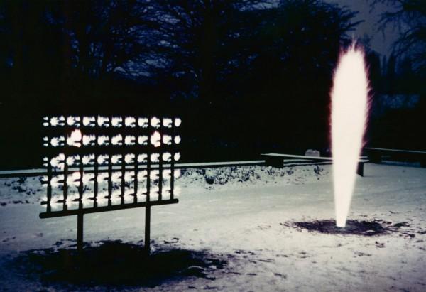 "Mur de Feu" et "Colonne de feu"  lors de l'exposition "Yves Klein Monochrome und Feuer", Museum Haus Lange, Krefeld, Allemagne